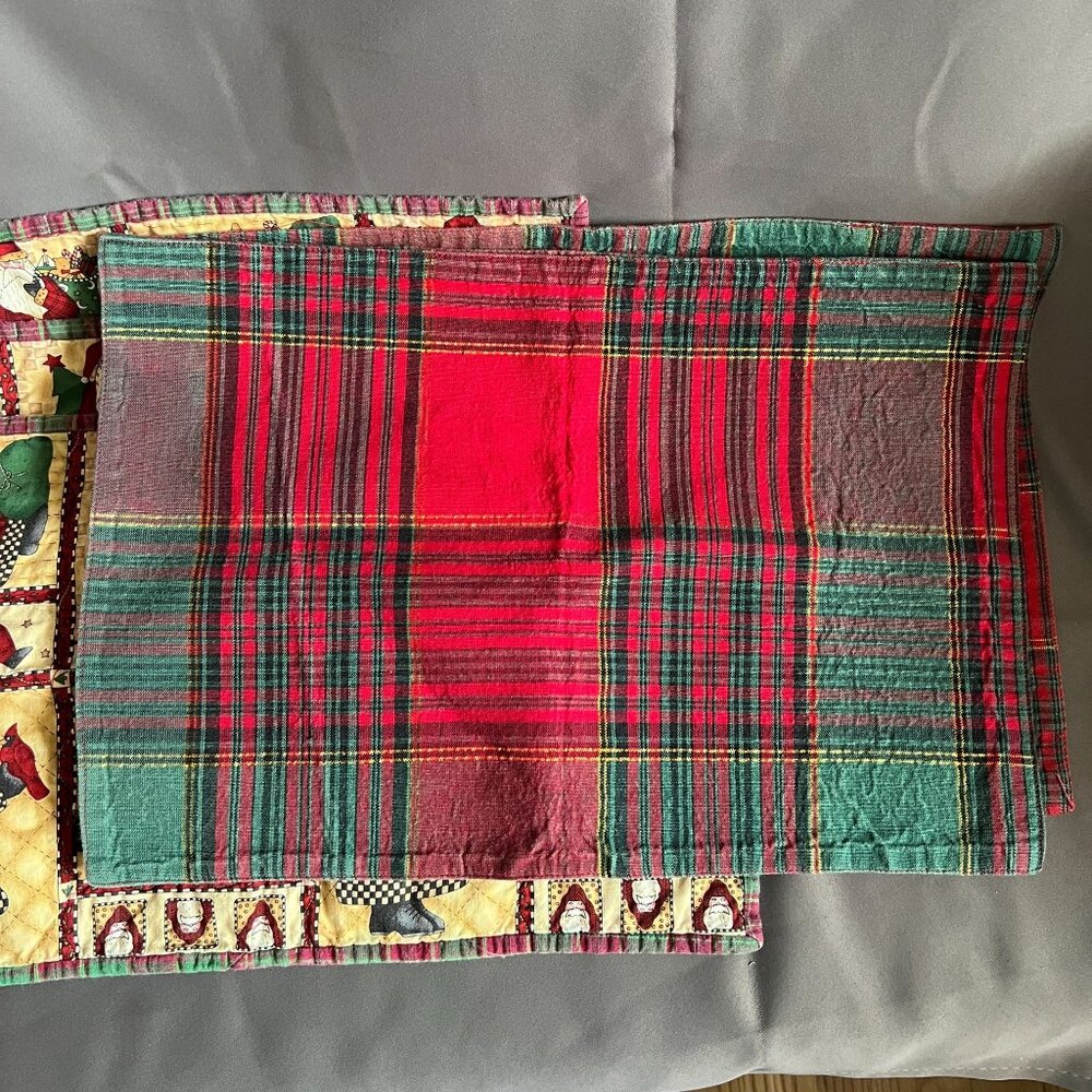 Set Of 6 Vintage Holiday Fabric Placemats With Santa Plaid & Textured Red Patter - Picture 2 of 4